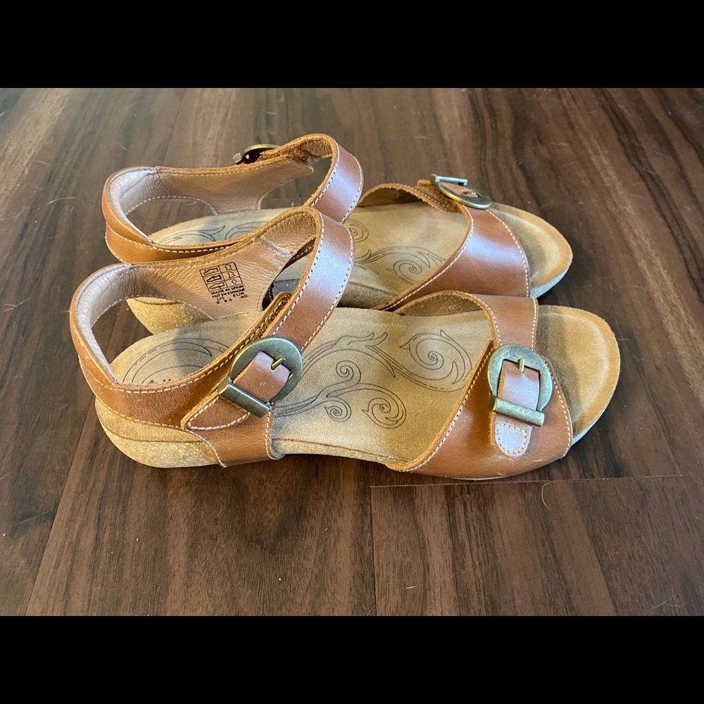 Taos Women’s Leather Sandal 9